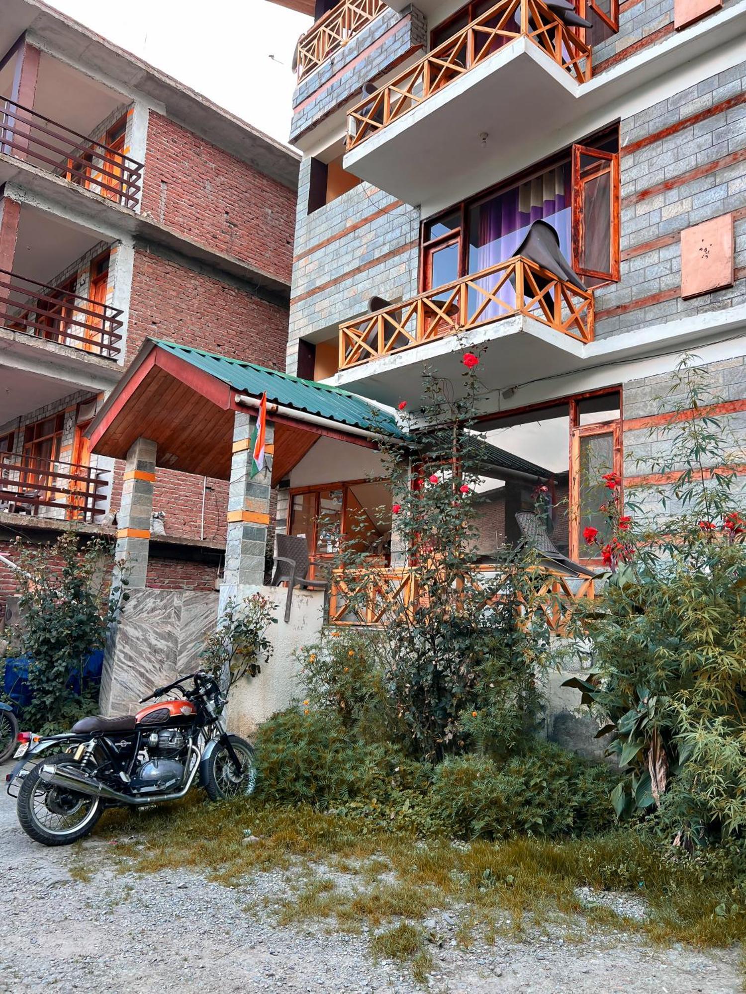 Yolo Backpackers - Manali 호스텔 외부 사진